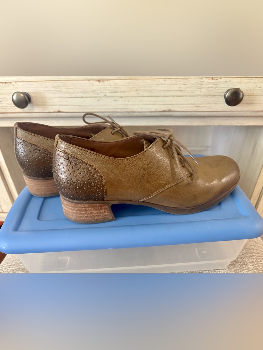 Dansko Tan Leather Lace-Up Women’s Flats